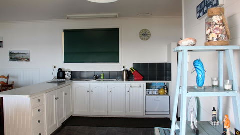 KINGFISHER COTTAGE Beachfront At The Binalong Bay - Accommodation Coffs Harbour 20