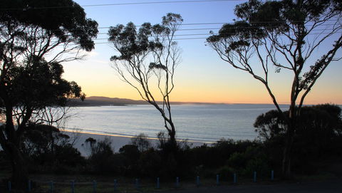 KINGFISHER COTTAGE Beachfront At The Binalong Bay - Accommodation Coffs Harbour 19