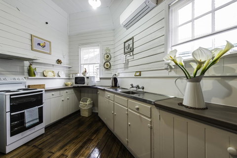 Touchwood Cottages - Accommodation Coffs Harbour 12