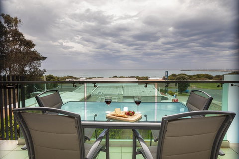 The Dolphin Apartments - Accommodation Coffs Harbour 4