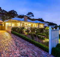 Lovely 5BR full house in Glen Waverley walk to train bus  shops - Accommodation Coffs Harbour