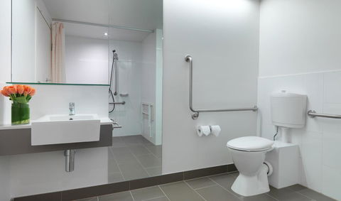 Travelodge Hotel Melbourne Docklands - Accommodation Coffs Harbour 19