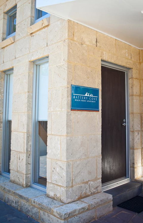 Battery Cove Beach Front Apartment - Accommodation Coffs Harbour 6