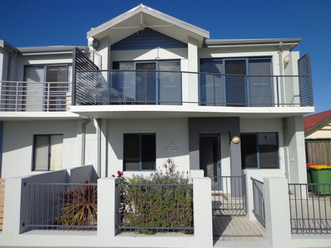 The Beach Villa Bunbury - Accommodation Coffs Harbour 0