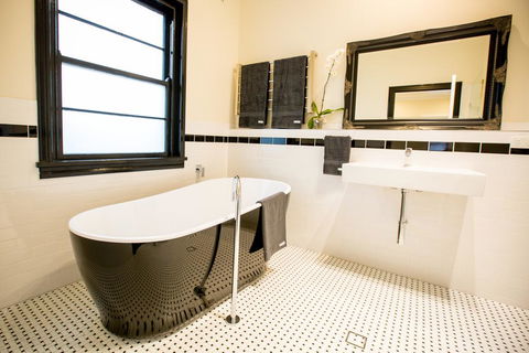 The Commercial Boutique Hotel - Accommodation Coffs Harbour 1