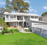THE LAKE HOUSE - WiTH SWIMMING POOL - Accommodation Coffs Harbour