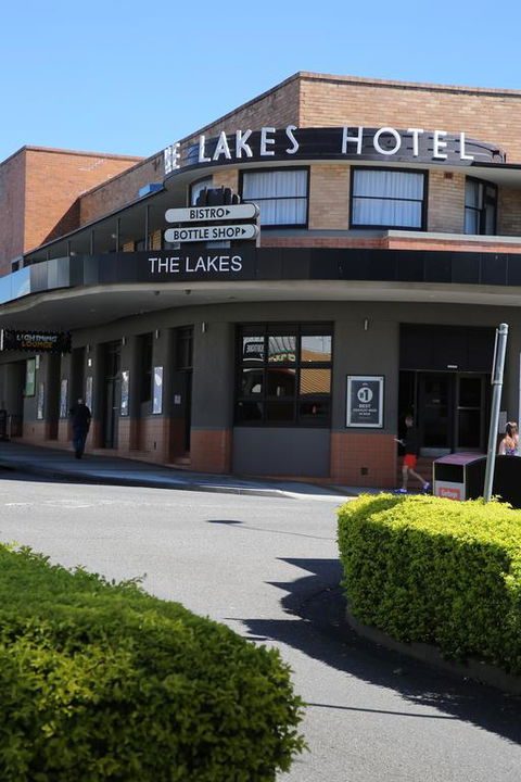 The Lakes Hotel - Accommodation Coffs Harbour 3