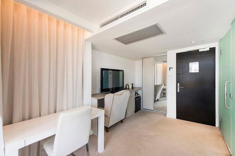 The Nest - Trendy Studio Close To Centre With Roof Terrace - Accommodation Coffs Harbour 3