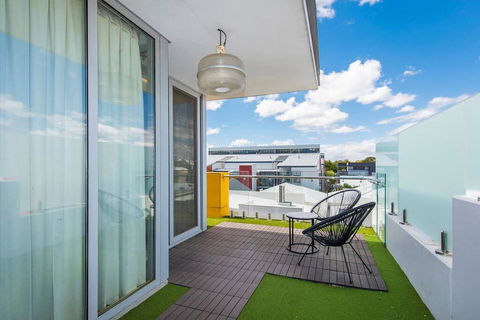 The Nest - Trendy Studio Close To Centre With Roof Terrace - Accommodation Coffs Harbour 1