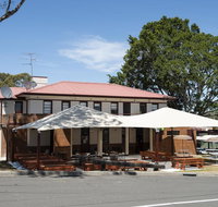 The Oaks Hotel - Accommodation Coffs Harbour