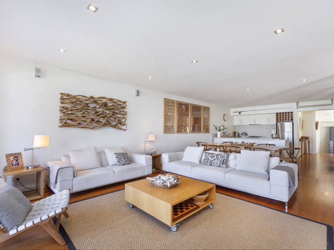 The Quarter Deck - Accommodation Coffs Harbour 2