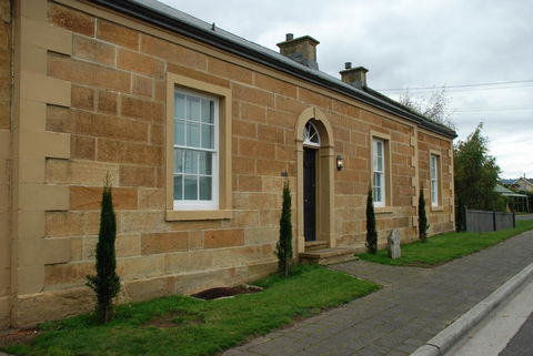 The Red Feather Inn - Accommodation Coffs Harbour 1
