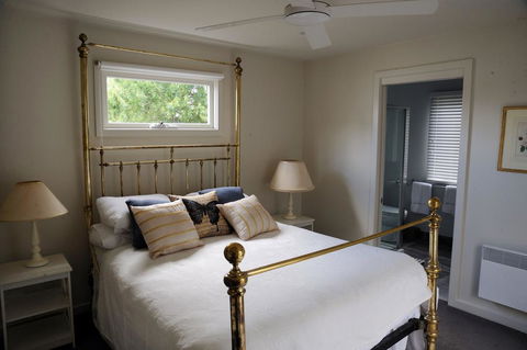 The Red Feather Inn - Accommodation Coffs Harbour 0