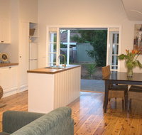 The Yellow Daisy - Accommodation Coffs Harbour