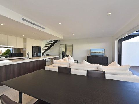 Villa Capri Waterside At Trinity Point - Accommodation Coffs Harbour 3