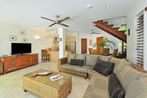 Villa Frangipani - Accommodation Coffs Harbour 0