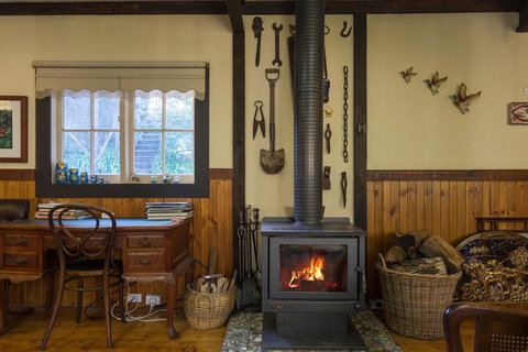 Walhalla Coach House - Accommodation Coffs Harbour 2