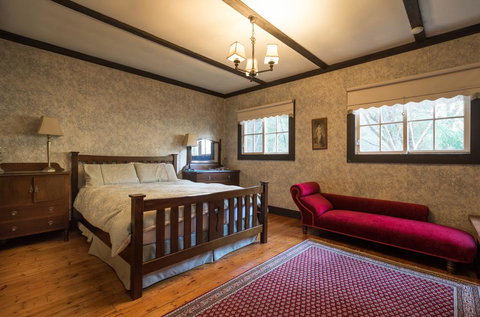 Walhalla Coach House - Accommodation Coffs Harbour 1