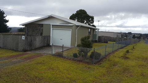 Waratah Falls Holiday Unit - Accommodation Coffs Harbour 3