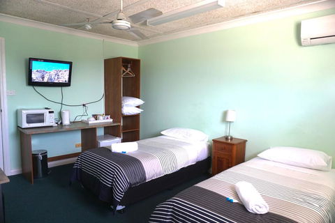 Warners Bay Hotel - Accommodation Coffs Harbour 3