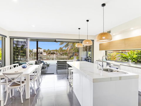 WATERFRONT HOME BORDERING MOOLOOLABA - Accommodation Coffs Harbour 3