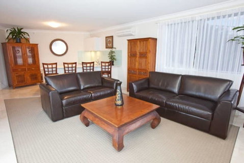 Waterfront On Manly Harbour - Accommodation Coffs Harbour 2