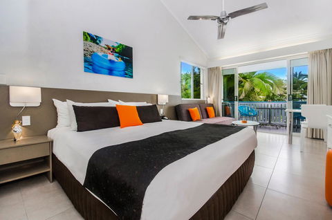 By The Sea Port Douglas - Accommodation Coffs Harbour 2