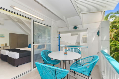 By The Sea Port Douglas - Accommodation Coffs Harbour 10