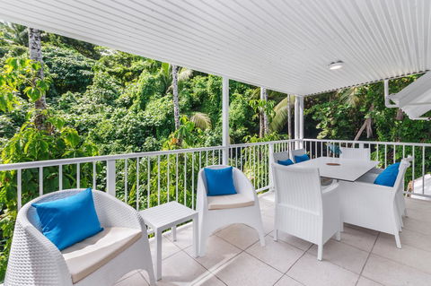 By The Sea Port Douglas - Accommodation Coffs Harbour 7