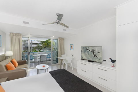 By The Sea Port Douglas - Accommodation Coffs Harbour 19
