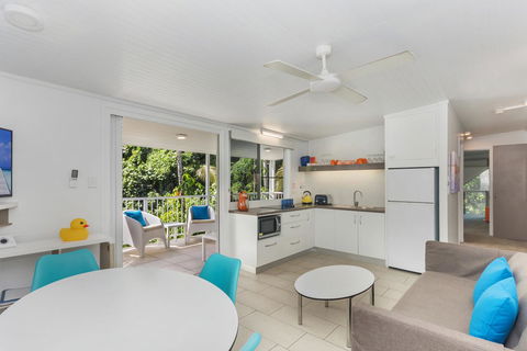 By The Sea Port Douglas - Accommodation Coffs Harbour 8