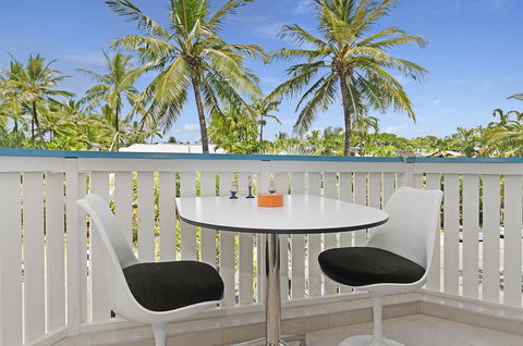 By The Sea Port Douglas - Accommodation Coffs Harbour 18