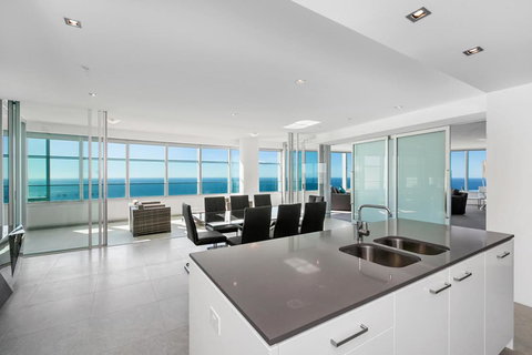 Q1 Resort & Spa - Official - Accommodation Coffs Harbour 29