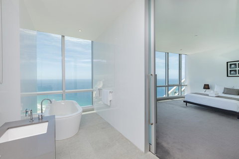 Q1 Resort & Spa - Official - Accommodation Coffs Harbour 12