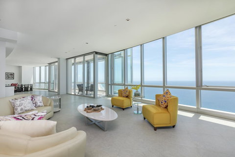 Q1 Resort & Spa - Official - Accommodation Coffs Harbour 13