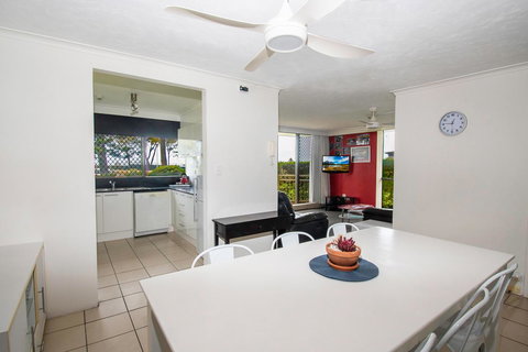 Seacrest Beachfront Apartments Surfers Paradise - Accommodation Coffs Harbour 14