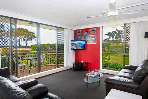 Seacrest Beachfront Apartments Surfers Paradise - Accommodation Coffs Harbour 9