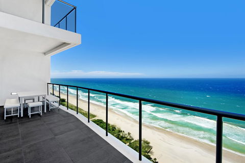 ULTIQA Air On Broadbeach - Accommodation Coffs Harbour 0