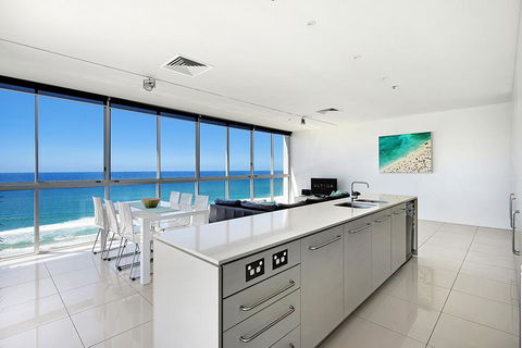 ULTIQA Air On Broadbeach - Accommodation Coffs Harbour 1