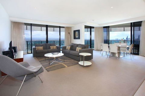 Luxury 3 Bedroom In Heart Of Broadbeach - Accommodation Coffs Harbour 3