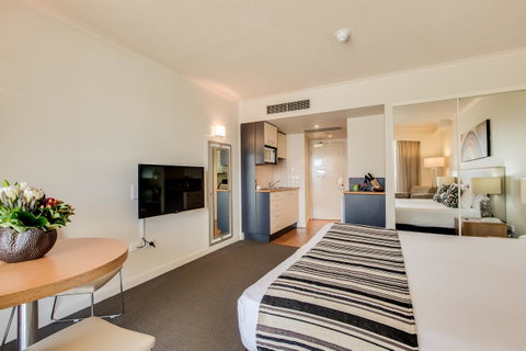 Central Cosmo Apartment Hotel - Accommodation Coffs Harbour 4