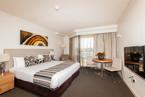 Central Cosmo Apartment Hotel - Accommodation Coffs Harbour 1