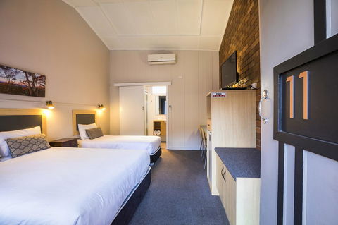 Downs Motel - Accommodation Coffs Harbour 2