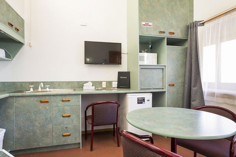 Downs Motel - Accommodation Coffs Harbour 10