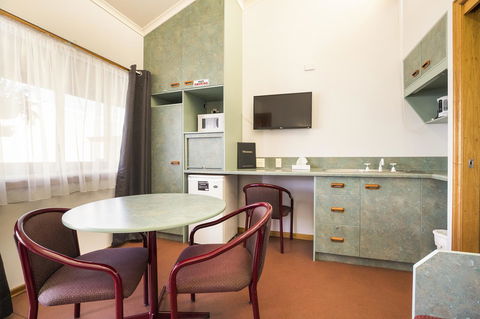 Downs Motel - Accommodation Coffs Harbour 7