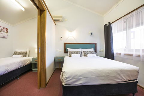 Downs Motel - Accommodation Coffs Harbour 9
