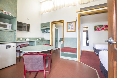 Downs Motel - Accommodation Coffs Harbour 11