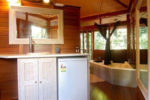 Cairns Rainforest Retreat - Accommodation Coffs Harbour 4