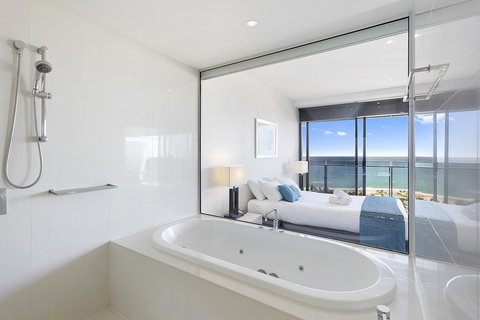 Holiday Holiday Circle On Cavill Apartments - Accommodation Coffs Harbour 14