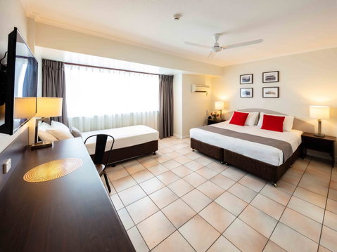 Hides Hotel - Accommodation Coffs Harbour 1